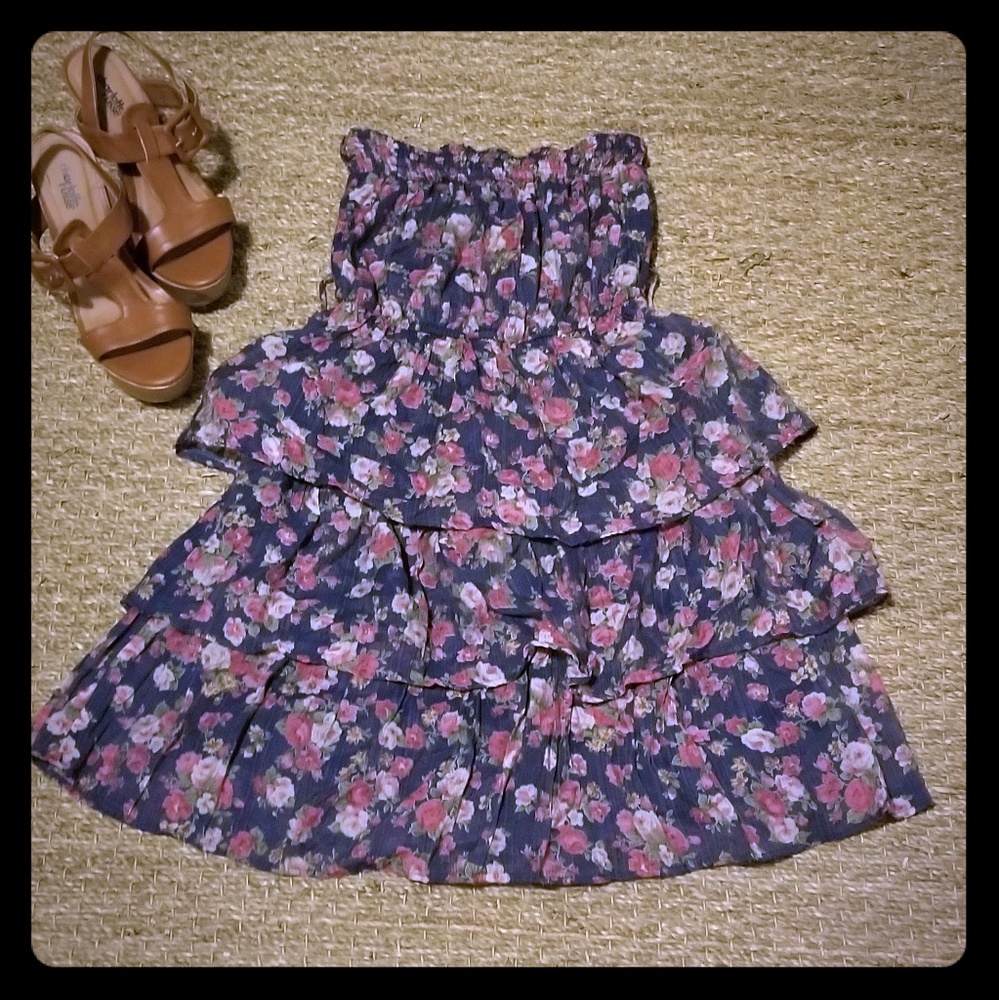 Strapless flirty floral dress.
